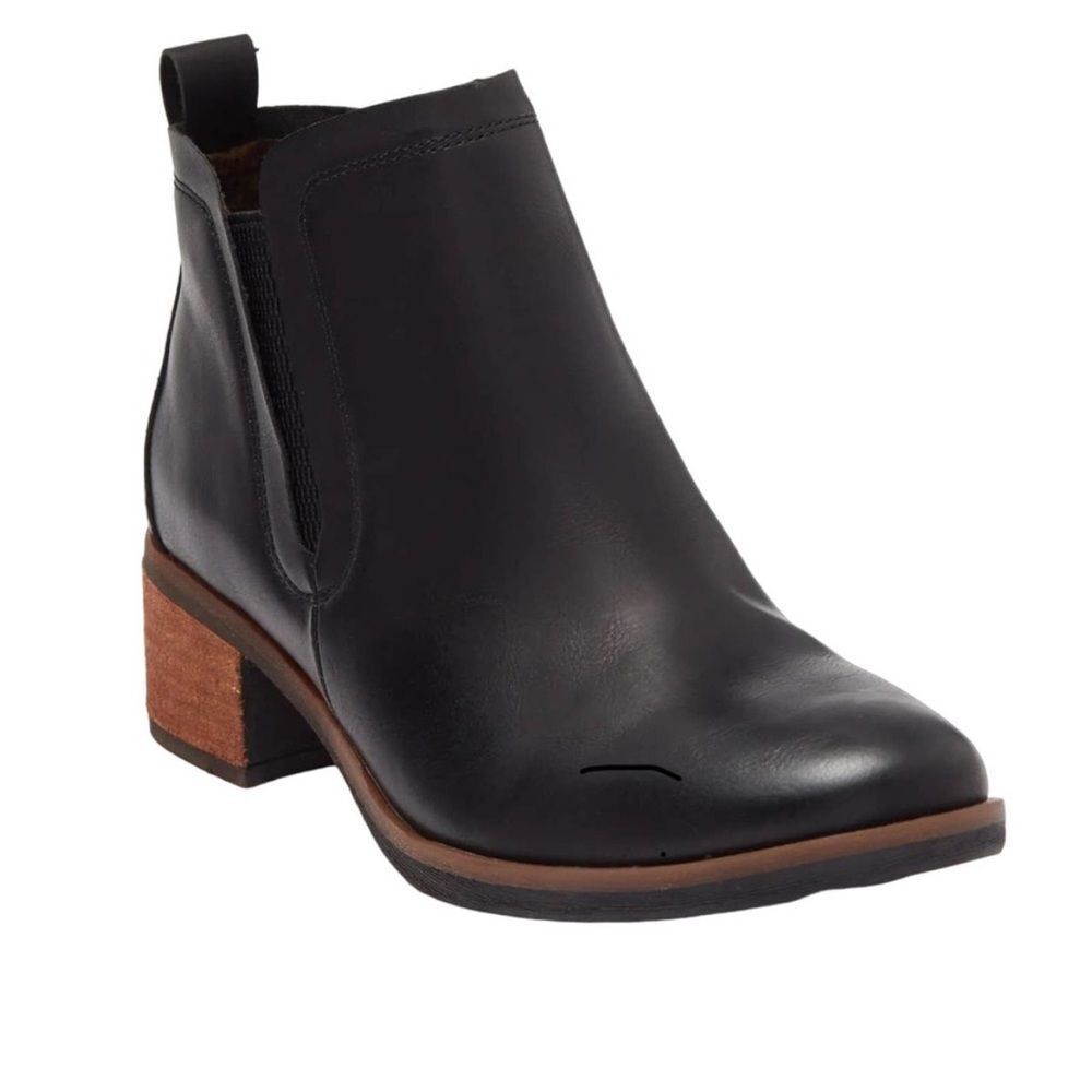 Korks Black Tasha Ankle Boots size 10. NWOT